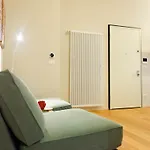 In The Center, Ac, Casa Di Lu * טורינו