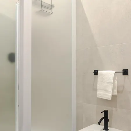 In The Center, Ac, Casa Di Lu *