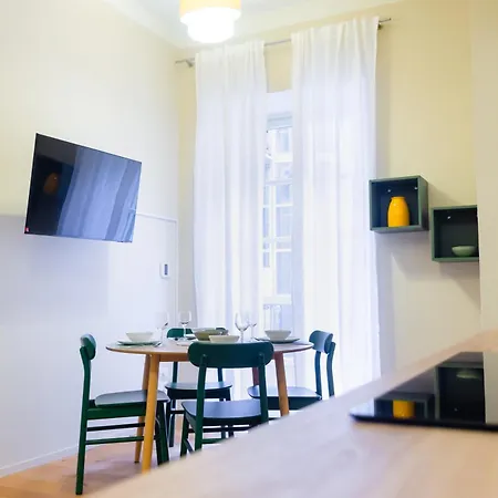 In The Center, Ac, Casa Di Lu *