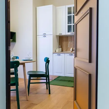 In The Center, Ac, Casa Di Lu