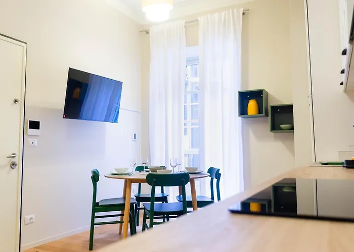 In The Center, Ac, Casa Di Lu