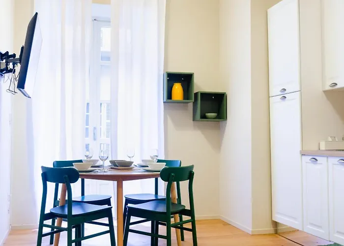 In The Center, Ac, Casa Di Lu