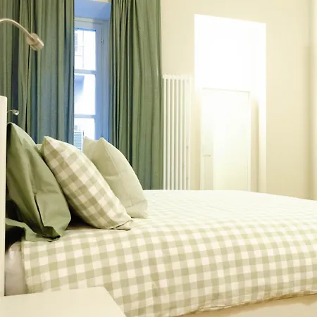 In The Center, Ac, Casa Di Lu *